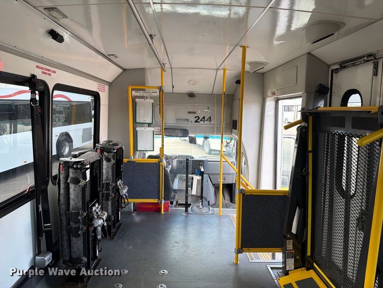 image for item FH6394 2013 Ford Glaval E450 shuttle bus