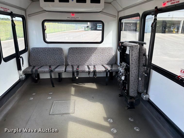 image for item FH6394 2013 Ford Glaval E450 shuttle bus