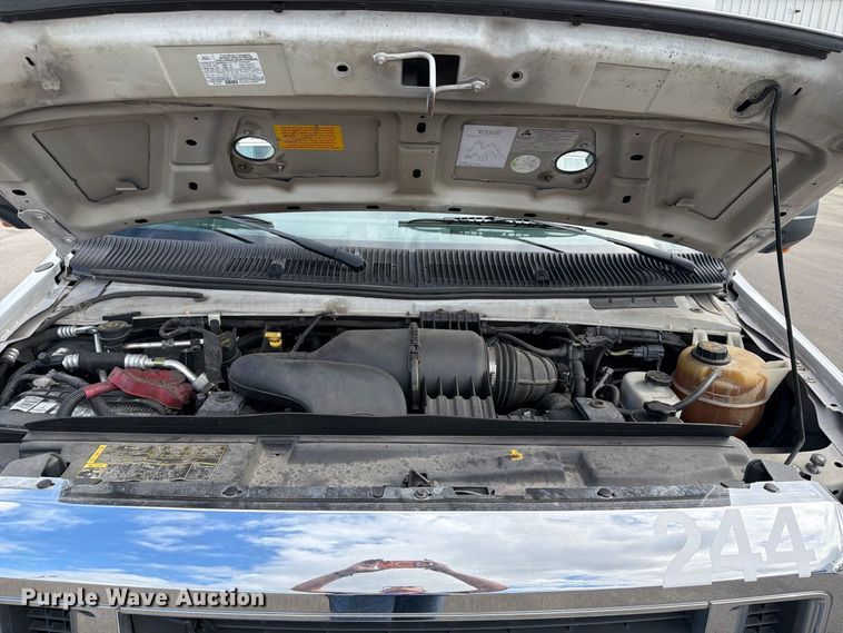 image for item FH6394 2013 Ford Glaval E450 shuttle bus