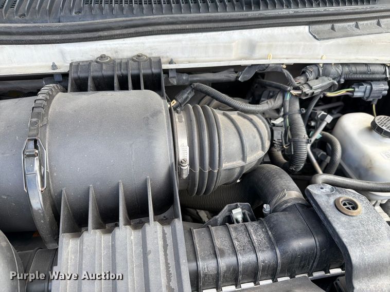 image for item FH6394 2013 Ford Glaval E450 shuttle bus