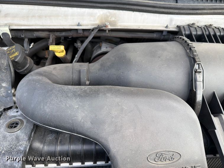 image for item FH6394 2013 Ford Glaval E450 shuttle bus