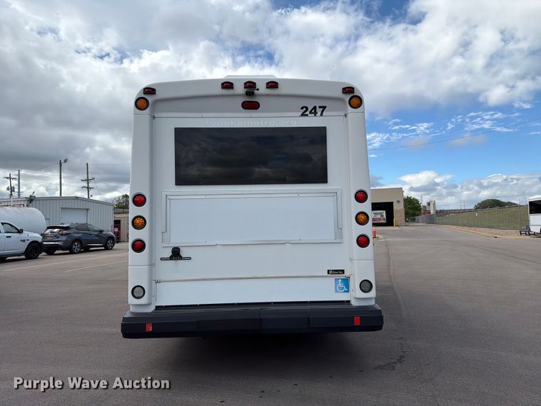 image for item FH6395 2013 Ford E450 shuttle bus
