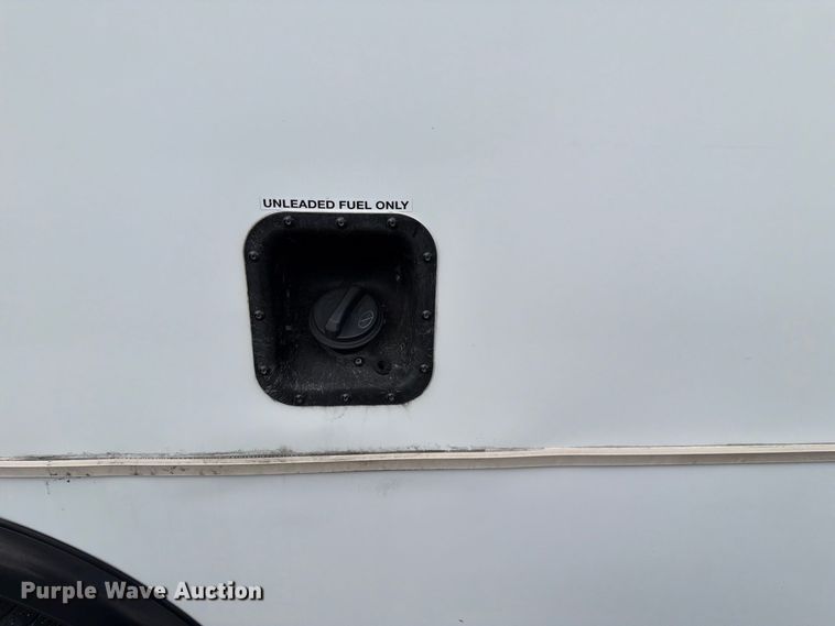 image for item FH6395 2013 Ford E450 shuttle bus