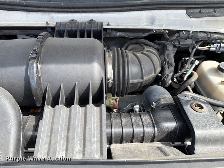 image for item FH6395 2013 Ford E450 shuttle bus