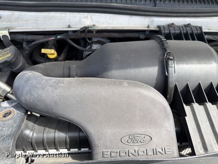 image for item FH6395 2013 Ford E450 shuttle bus