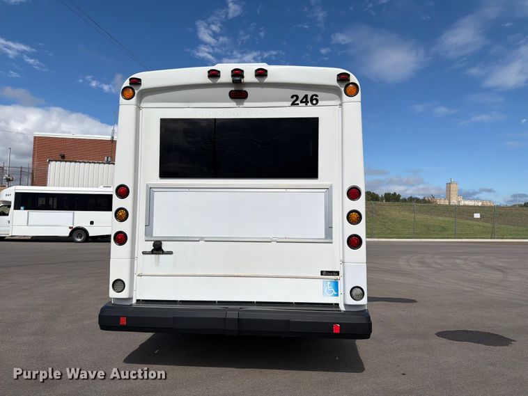 image for item FH6396 2013 Ford E450 shuttle bus