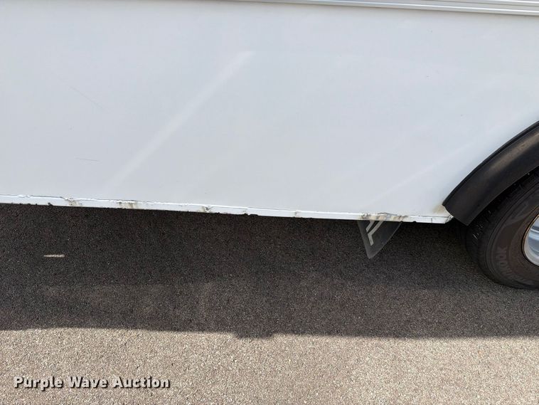 image for item FH6396 2013 Ford E450 shuttle bus