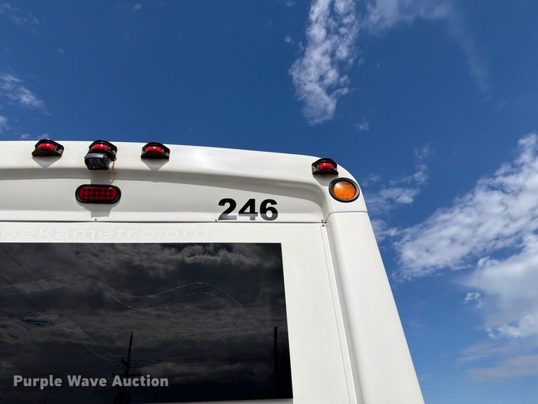 image for item FH6396 2013 Ford E450 shuttle bus