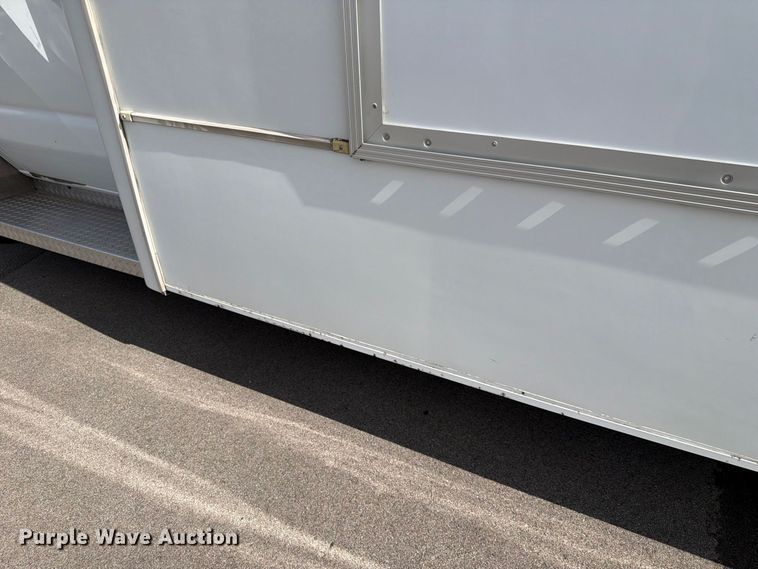 image for item FH6396 2013 Ford E450 shuttle bus