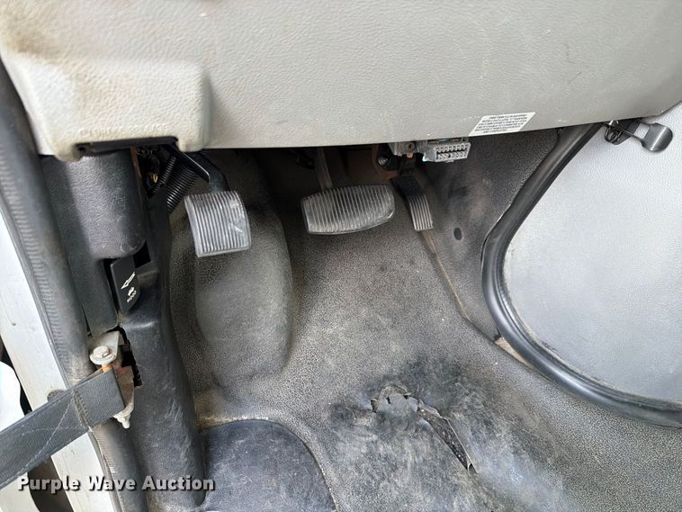 image for item FH6396 2013 Ford E450 shuttle bus