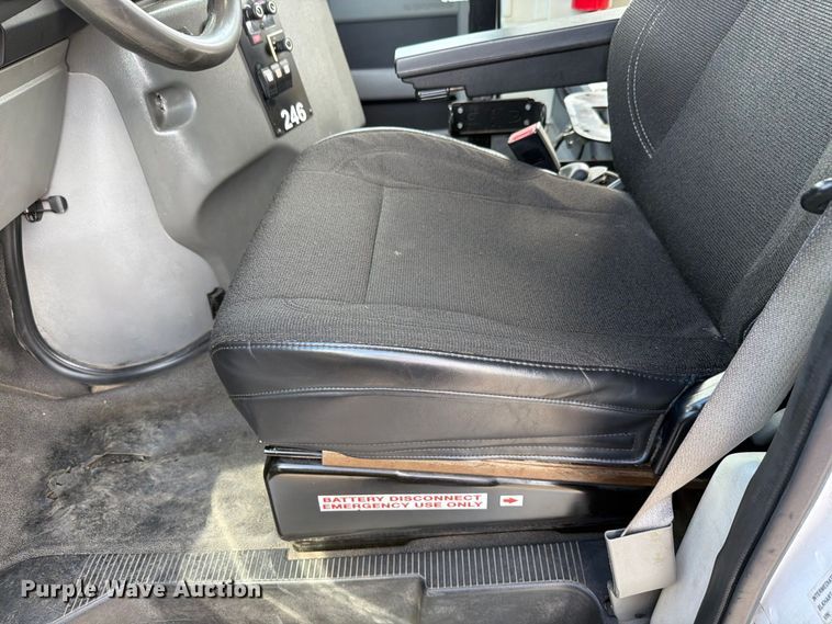image for item FH6396 2013 Ford E450 shuttle bus