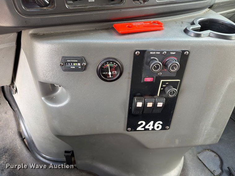 image for item FH6396 2013 Ford E450 shuttle bus