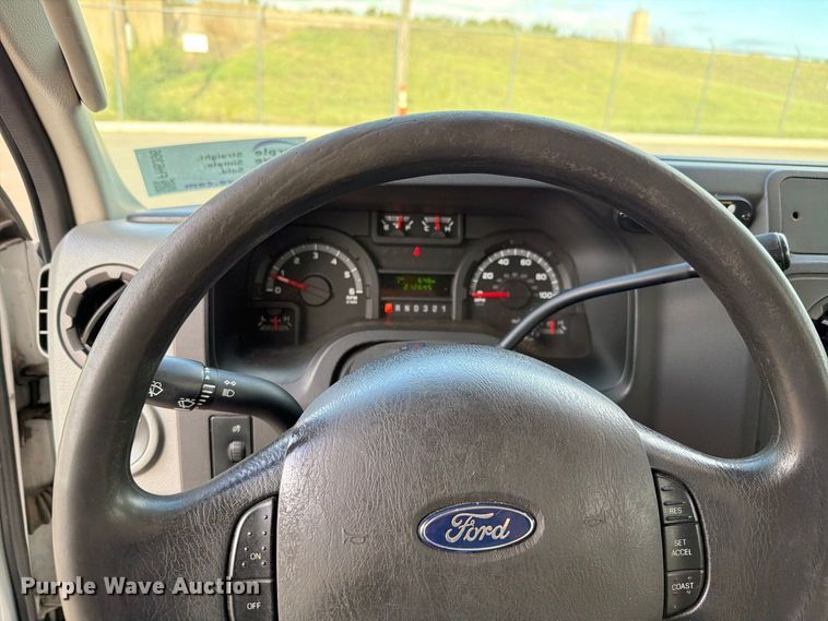 image for item FH6396 2013 Ford E450 shuttle bus