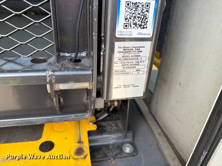 image for item FH6396 2013 Ford E450 shuttle bus