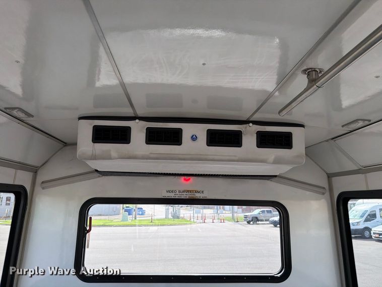 image for item FH6396 2013 Ford E450 shuttle bus