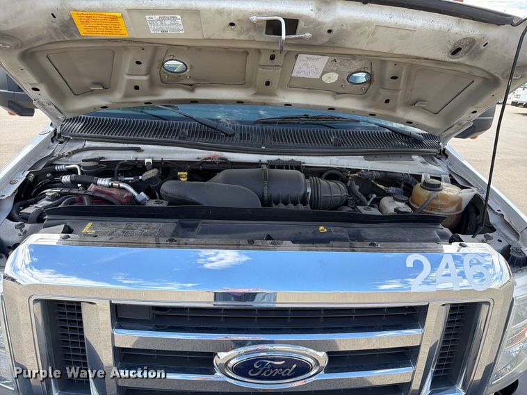 image for item FH6396 2013 Ford E450 shuttle bus