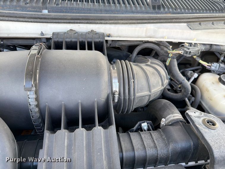 image for item FH6396 2013 Ford E450 shuttle bus