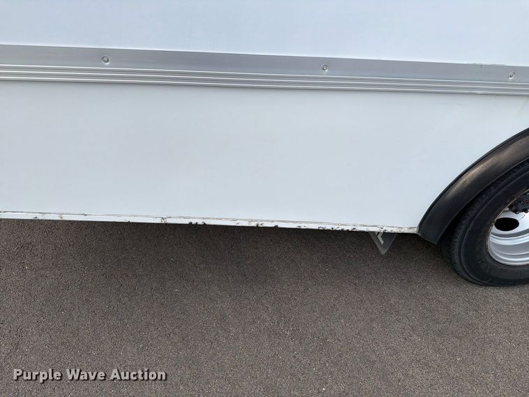 image for item FH6397 2013 Ford E450 shuttle bus