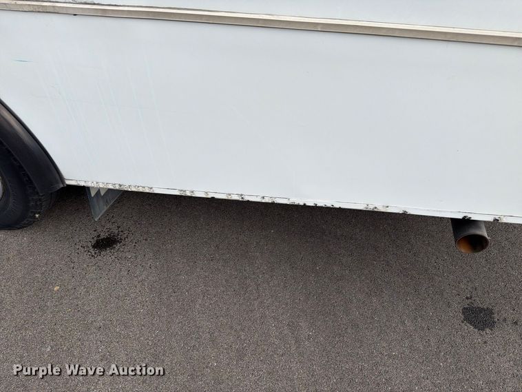 image for item FH6397 2013 Ford E450 shuttle bus