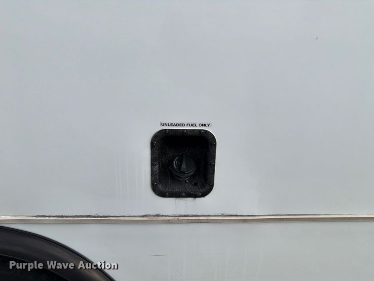 image for item FH6397 2013 Ford E450 shuttle bus