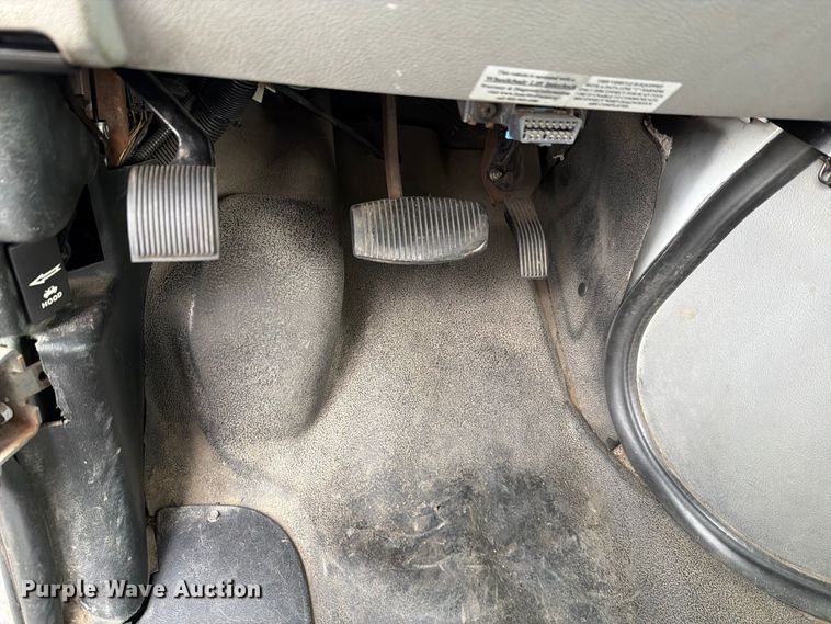 image for item FH6397 2013 Ford E450 shuttle bus