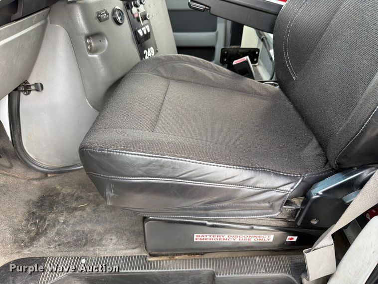 image for item FH6397 2013 Ford E450 shuttle bus
