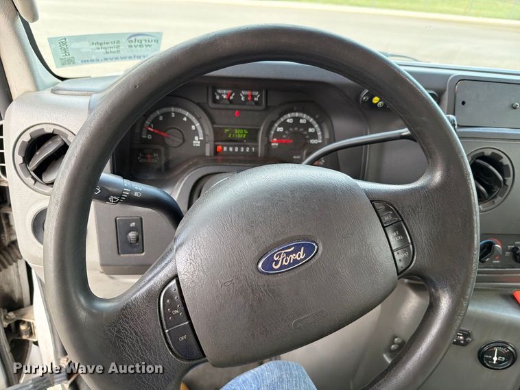 image for item FH6397 2013 Ford E450 shuttle bus