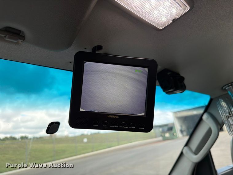 image for item FH6397 2013 Ford E450 shuttle bus