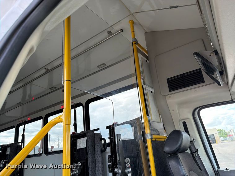 image for item FH6397 2013 Ford E450 shuttle bus