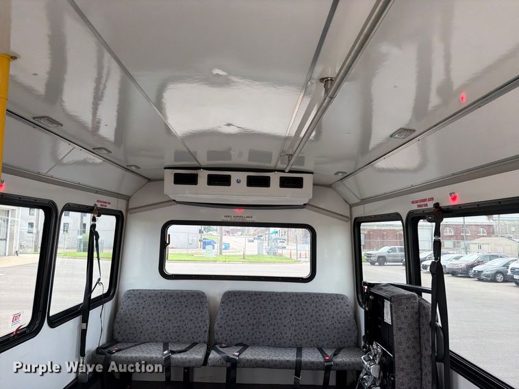 image for item FH6397 2013 Ford E450 shuttle bus