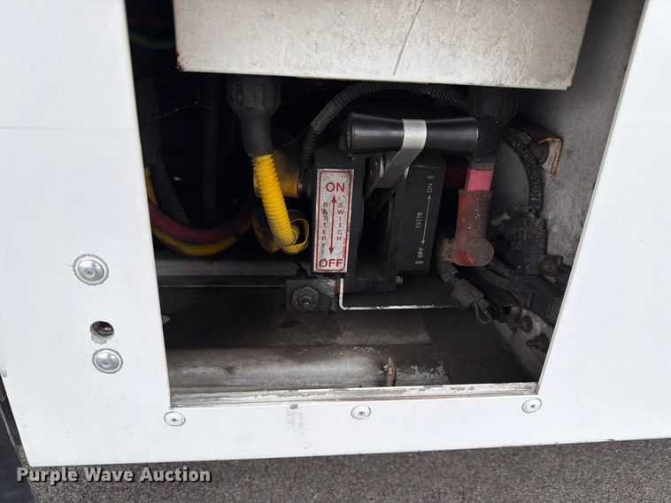 image for item FH6398 2011 Gillig G27B102N4 transit bus