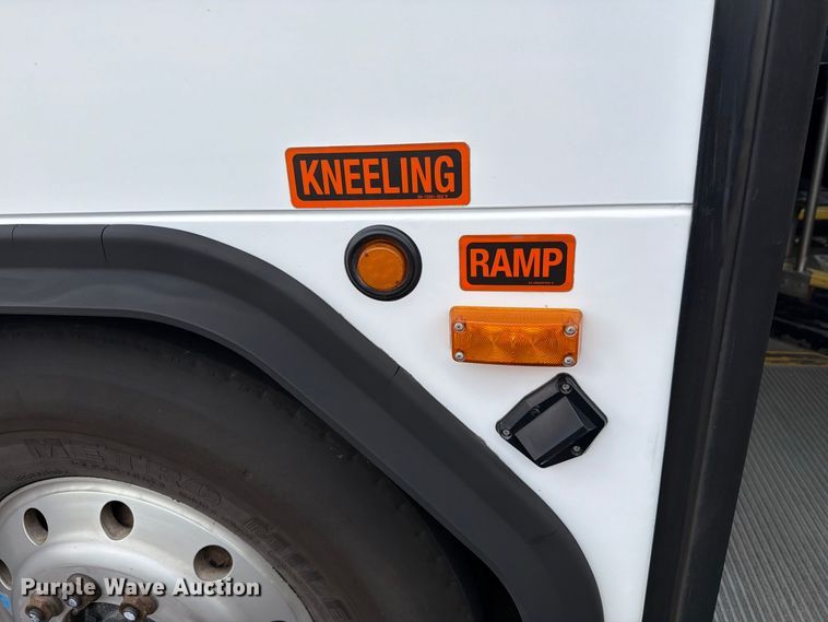 image for item FH6398 2011 Gillig G27B102N4 transit bus