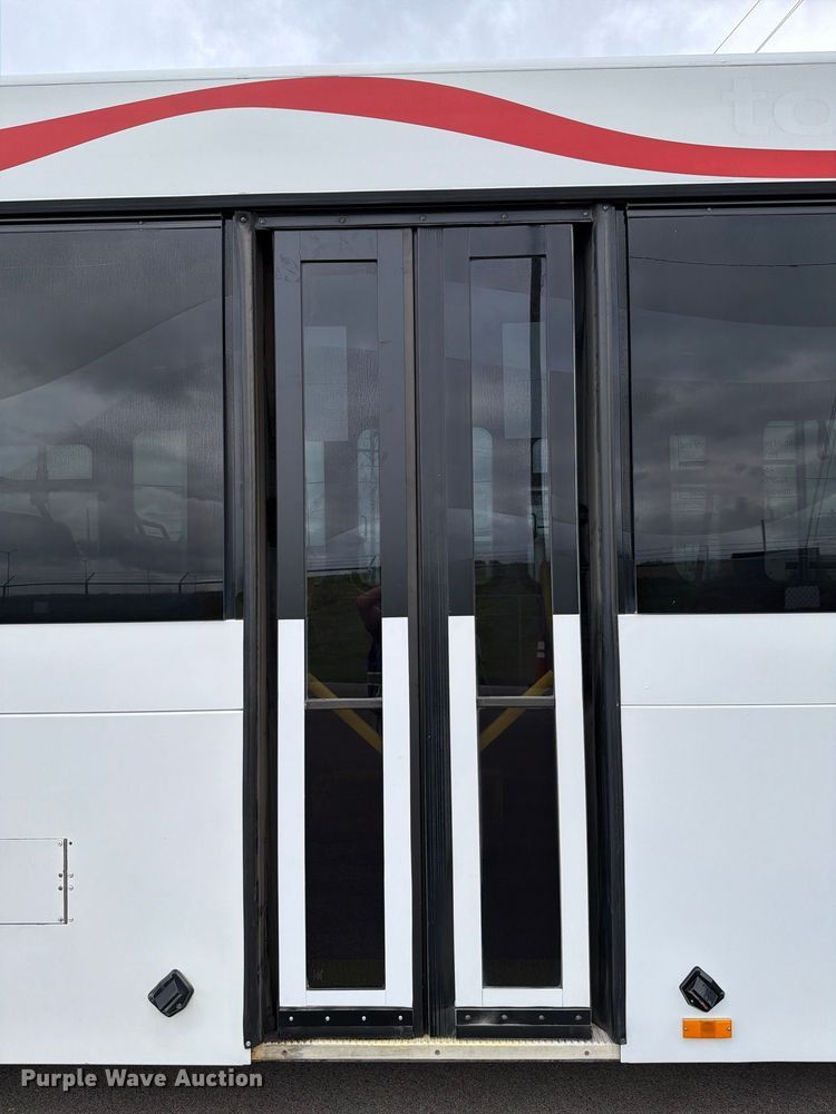 image for item FH6398 2011 Gillig G27B102N4 transit bus