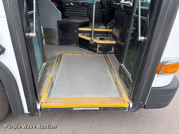 image for item FH6398 2011 Gillig G27B102N4 transit bus