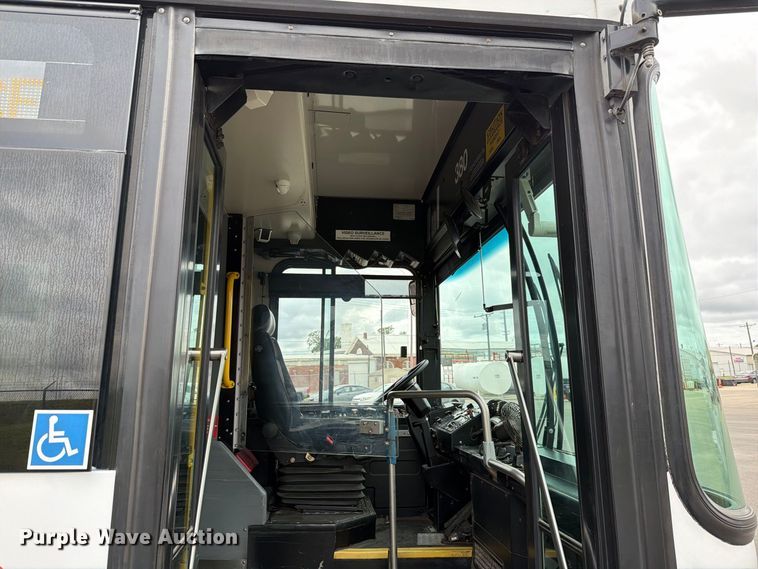 image for item FH6398 2011 Gillig G27B102N4 transit bus