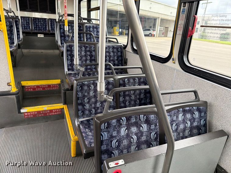 image for item FH6398 2011 Gillig G27B102N4 transit bus