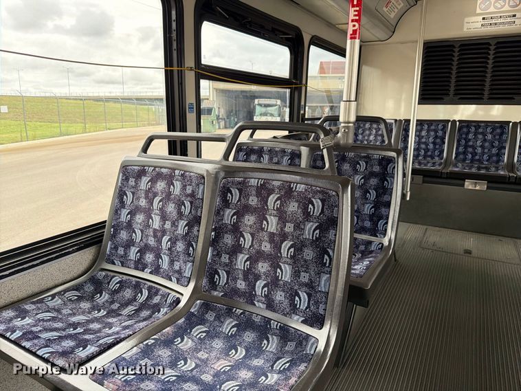image for item FH6398 2011 Gillig G27B102N4 transit bus