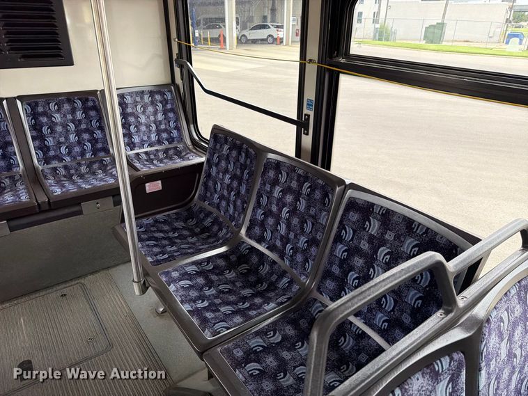 image for item FH6398 2011 Gillig G27B102N4 transit bus