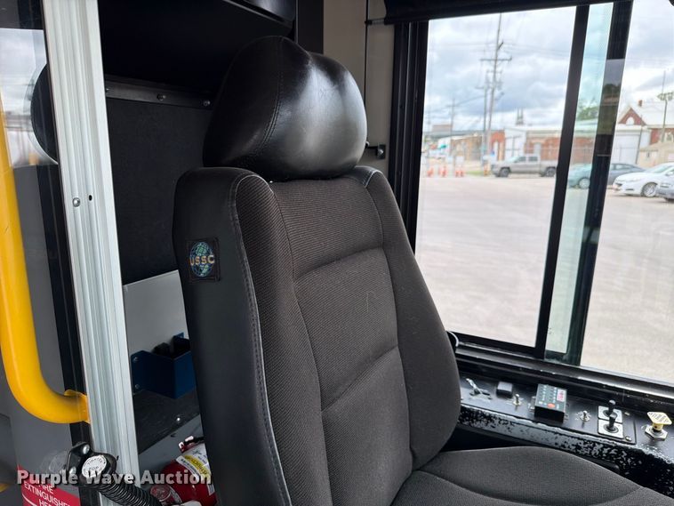 image for item FH6398 2011 Gillig G27B102N4 transit bus