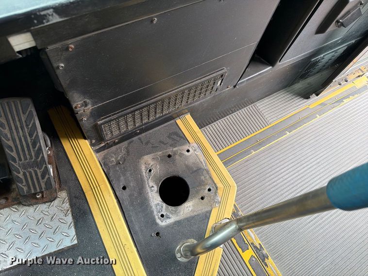 image for item FH6398 2011 Gillig G27B102N4 transit bus
