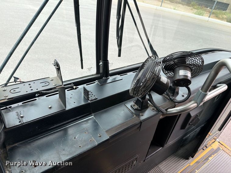 image for item FH6398 2011 Gillig G27B102N4 transit bus