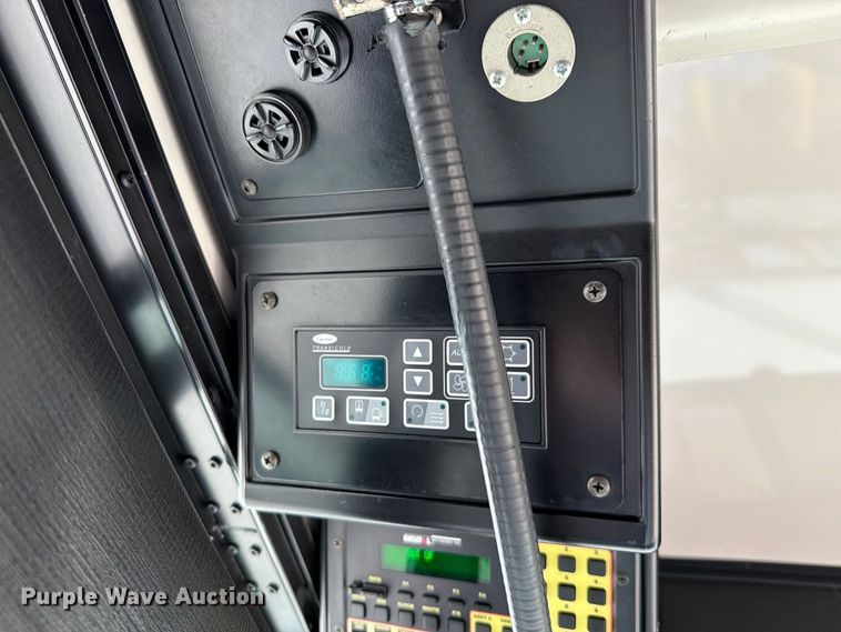 image for item FH6398 2011 Gillig G27B102N4 transit bus