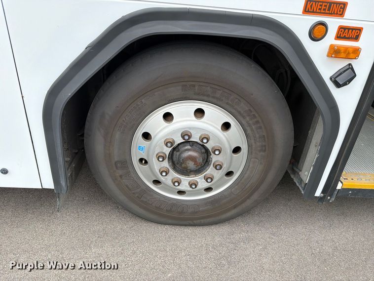 image for item FH6398 2011 Gillig G27B102N4 transit bus