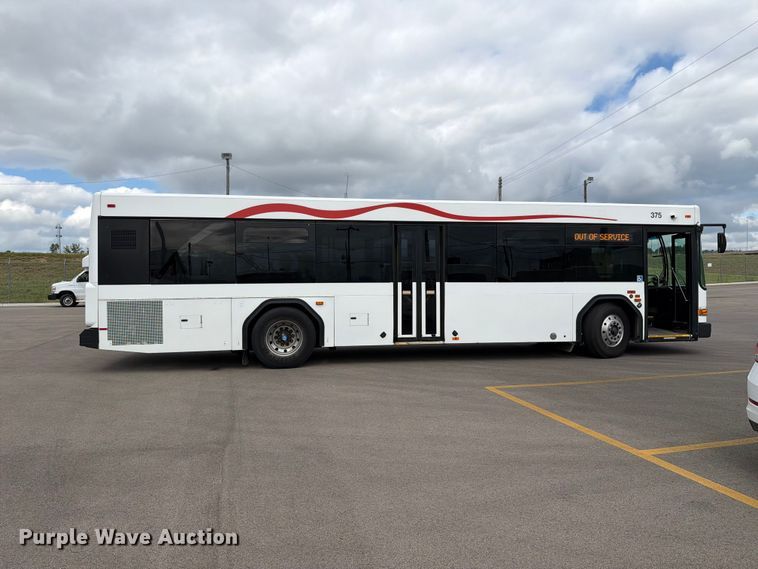 image for item FH6411 2011 Gillig G27B102N4 transit bus