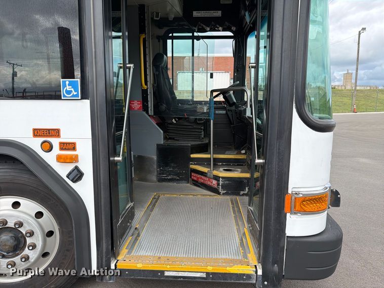 image for item FH6411 2011 Gillig G27B102N4 transit bus