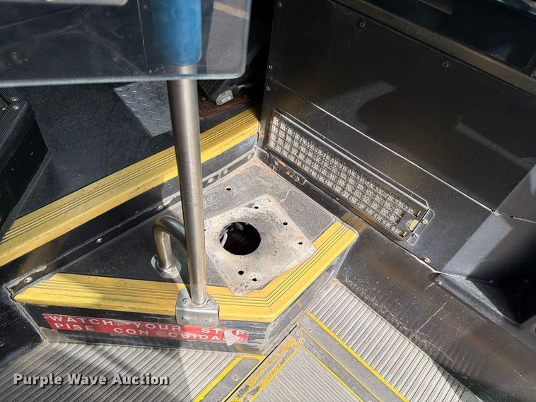 image for item FH6411 2011 Gillig G27B102N4 transit bus
