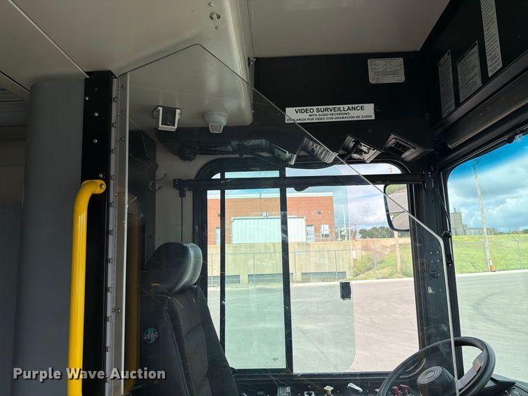 image for item FH6411 2011 Gillig G27B102N4 transit bus