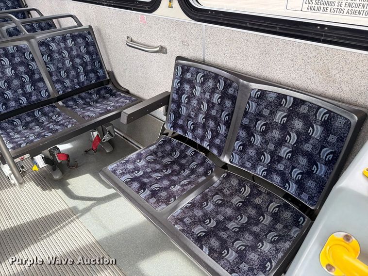 image for item FH6411 2011 Gillig G27B102N4 transit bus