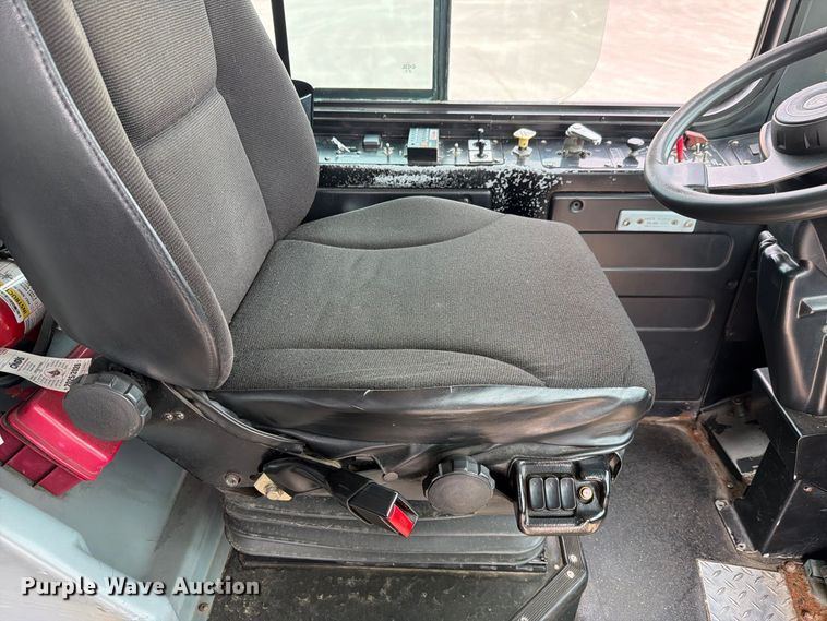 image for item FH6411 2011 Gillig G27B102N4 transit bus
