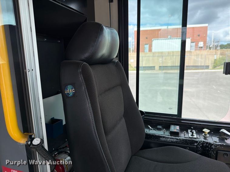 image for item FH6411 2011 Gillig G27B102N4 transit bus